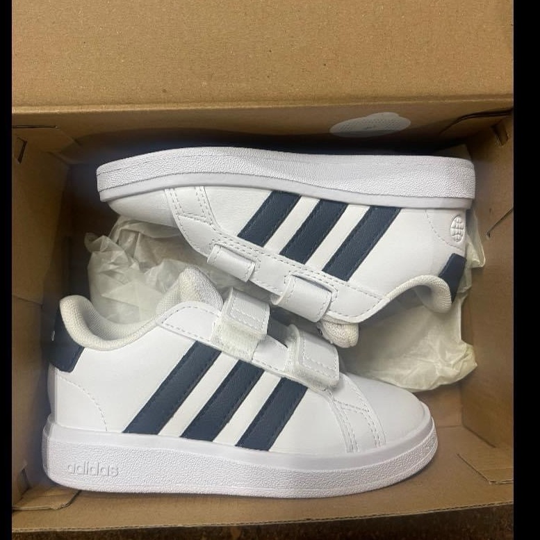 Adidas Grand Court 2.0 Size 8kids